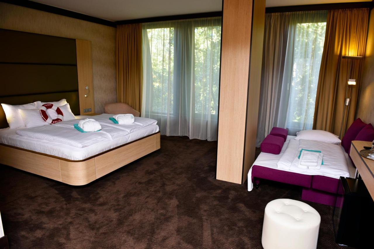 Portobello Wellness & Yacht Hotel Естерґом Екстер'єр фото