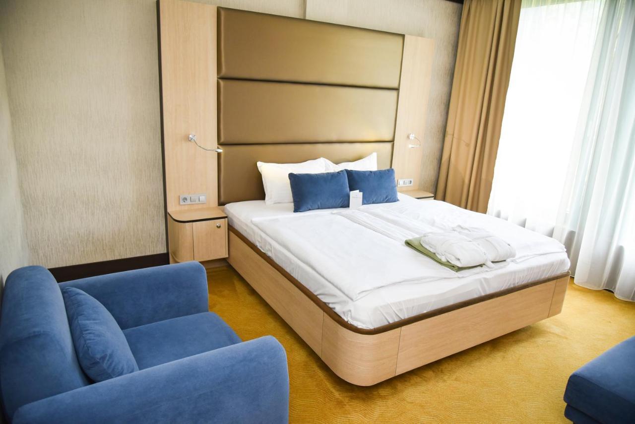 Portobello Wellness & Yacht Hotel Естерґом Екстер'єр фото