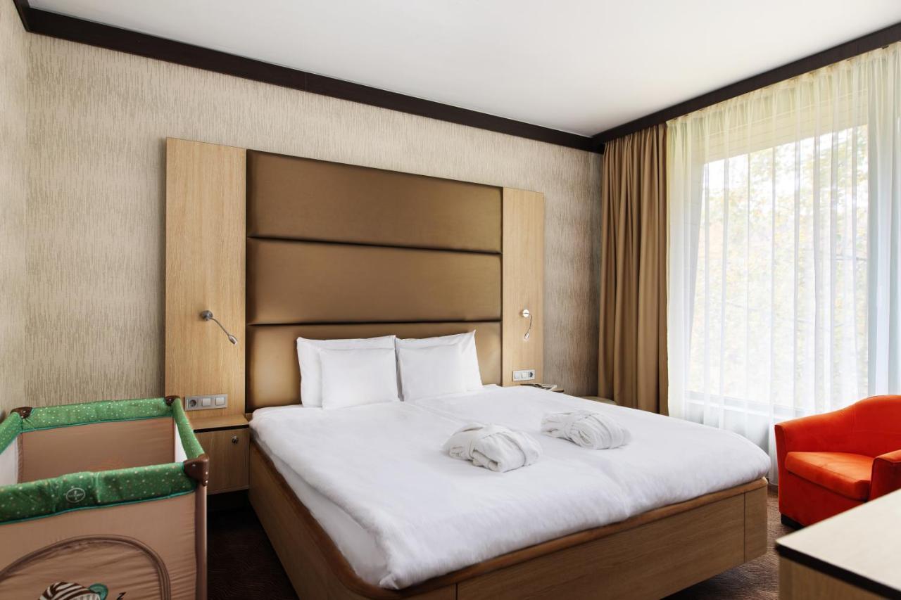 Portobello Wellness & Yacht Hotel Естерґом Екстер'єр фото