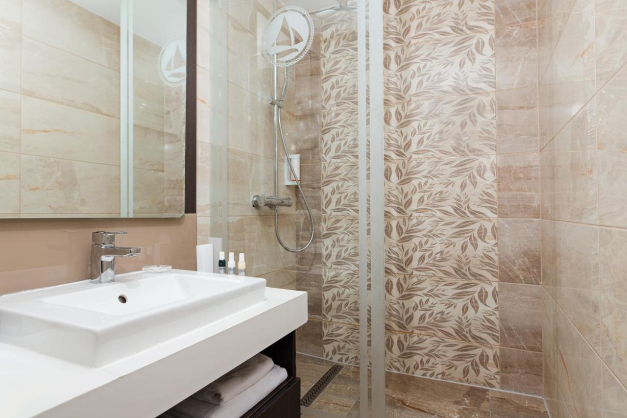 Portobello Wellness & Yacht Hotel Естерґом Екстер'єр фото