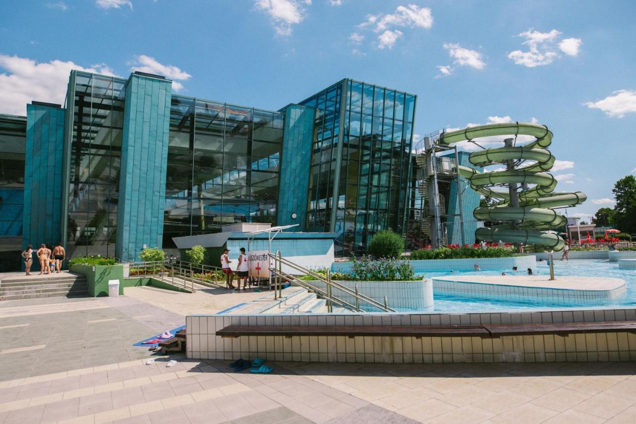Portobello Wellness & Yacht Hotel Естерґом Екстер'єр фото