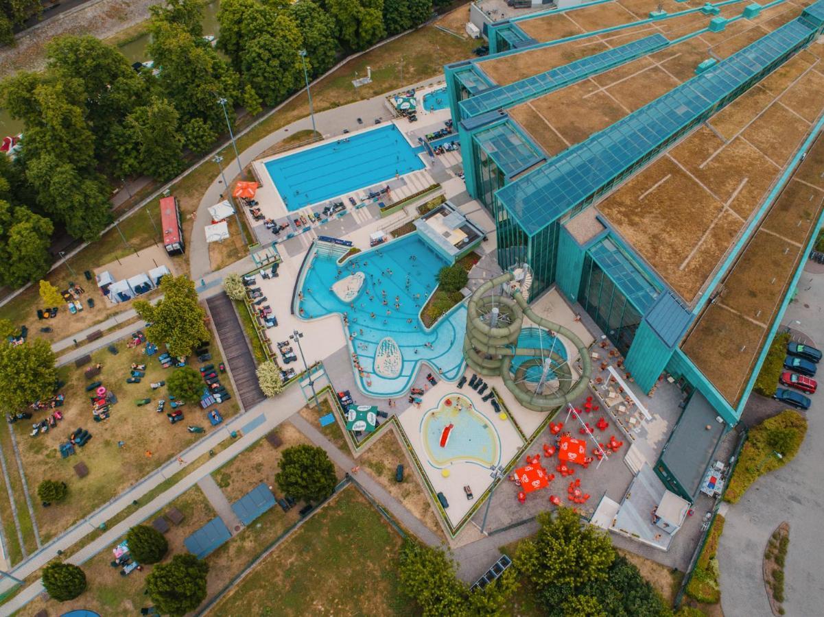 Portobello Wellness & Yacht Hotel Естерґом Екстер'єр фото